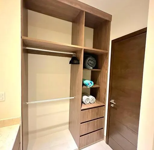 Charming 3 Bedroom Minutes From The Apartment